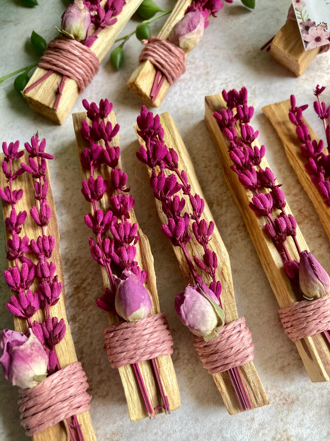 Pembe Gül ve Lavantalı Palo Santo